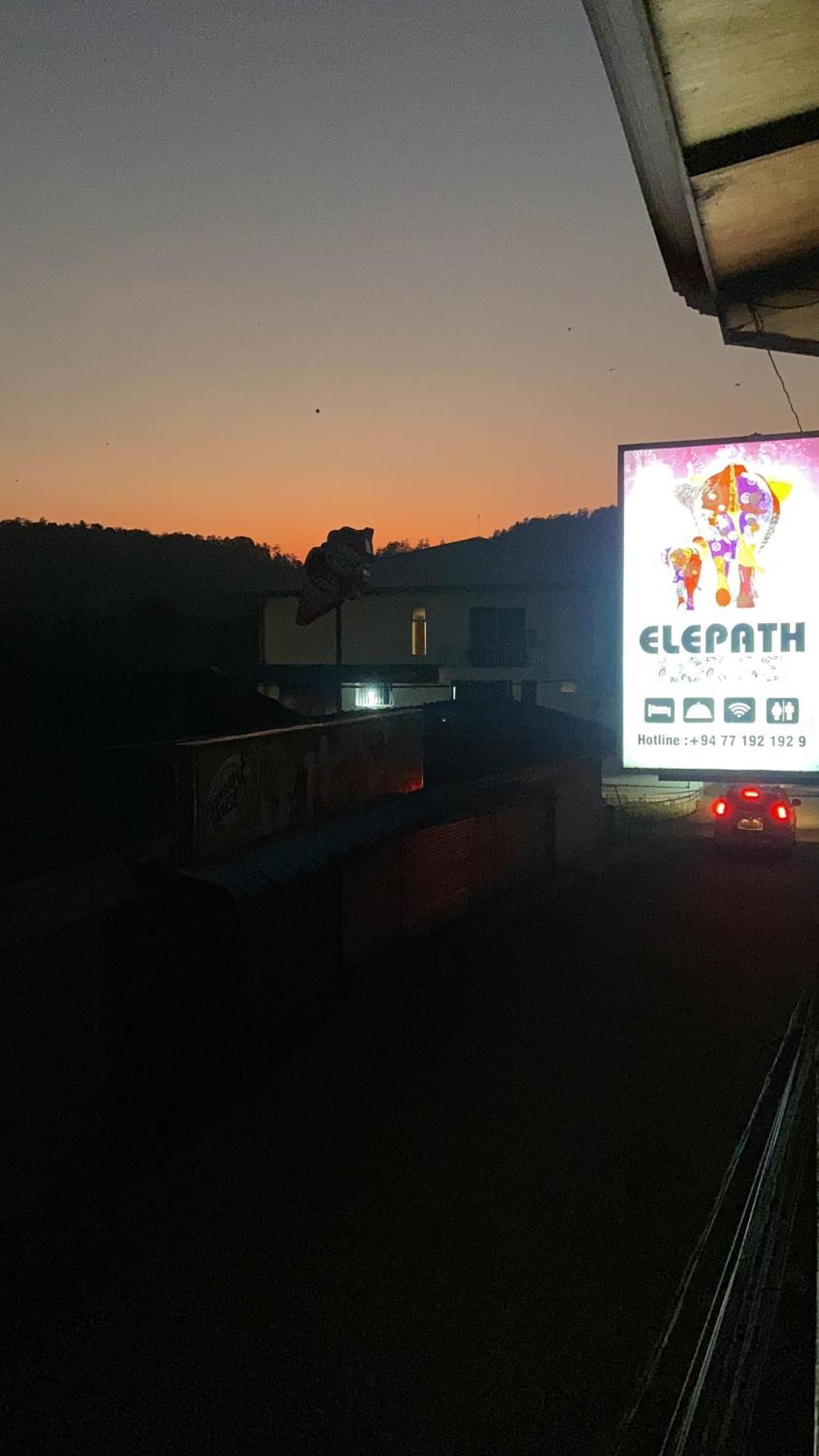 Elepath Lodge- Pinnawala بينافالا المظهر الخارجي الصورة